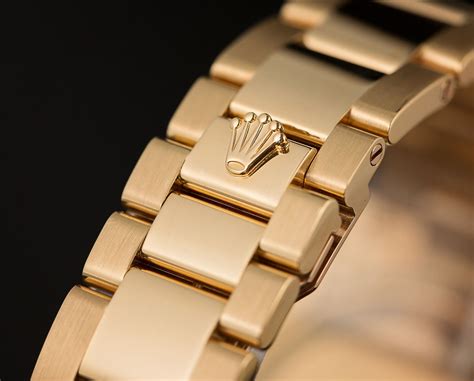 rolex watch clasp correct position.